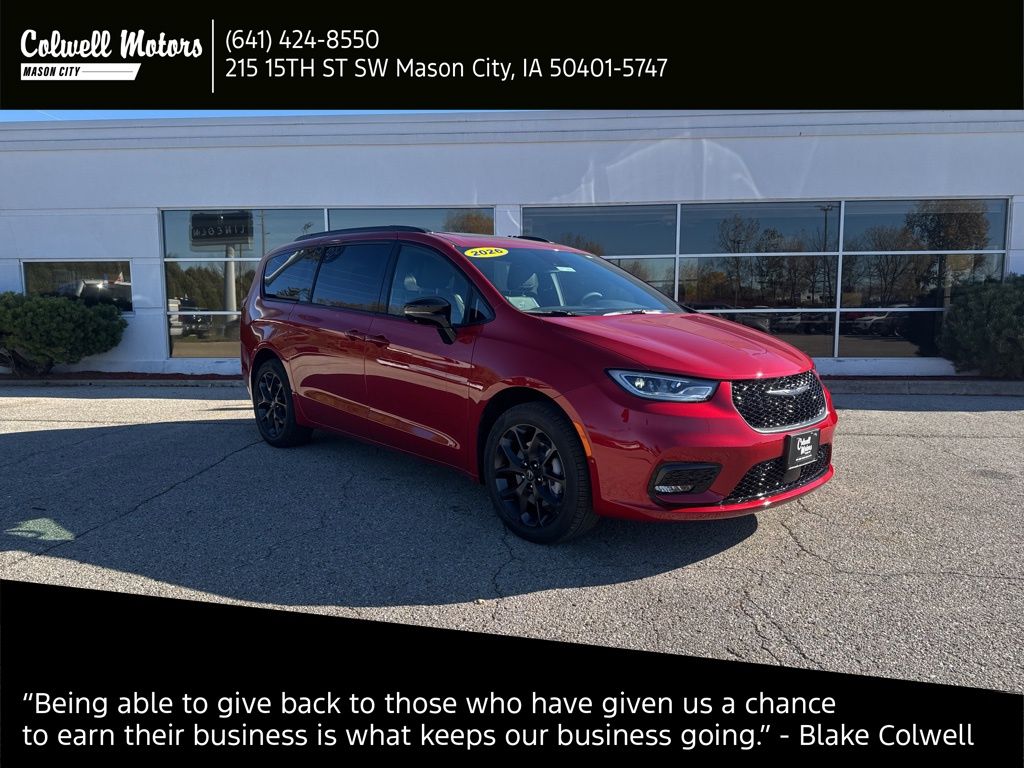 2026 Chrysler Pacifica Limited's photo