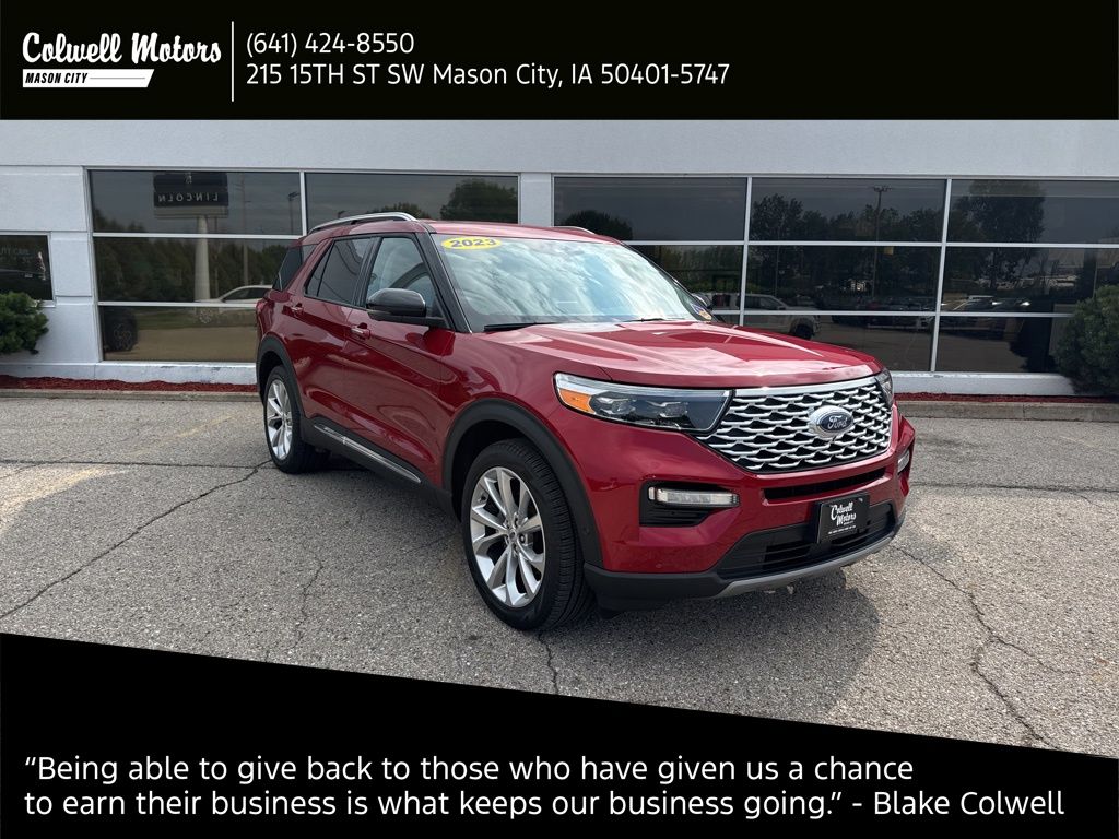 2023 Ford Explorer Platinum's photo