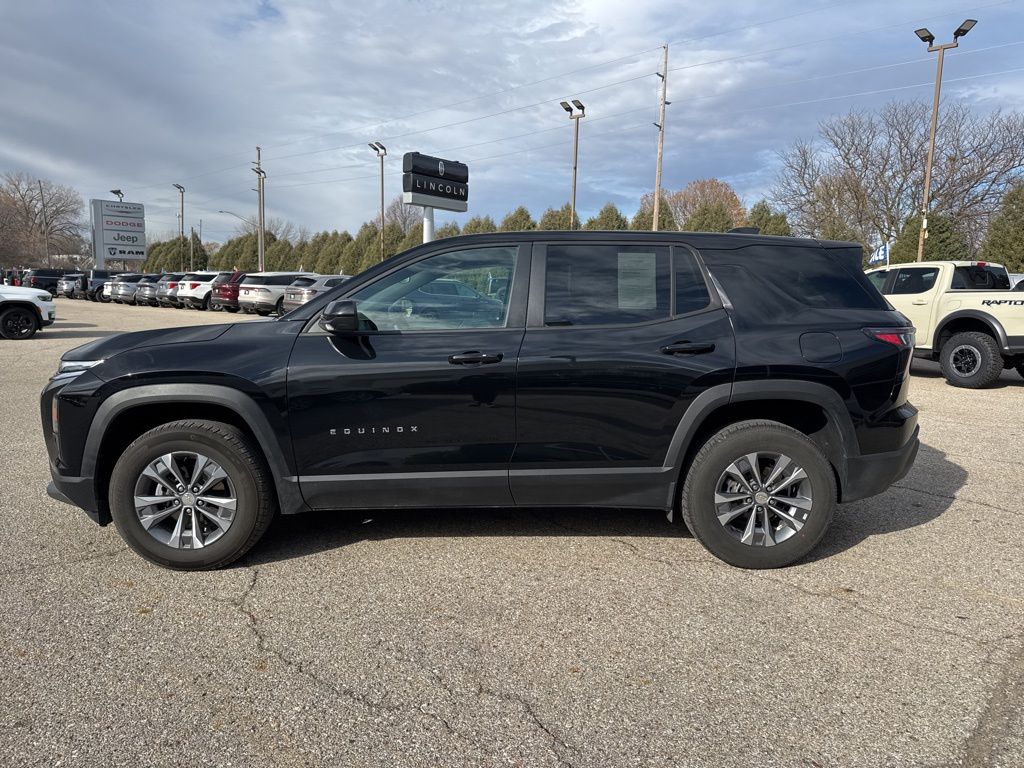 2025 Chevrolet Equinox LT photo 3