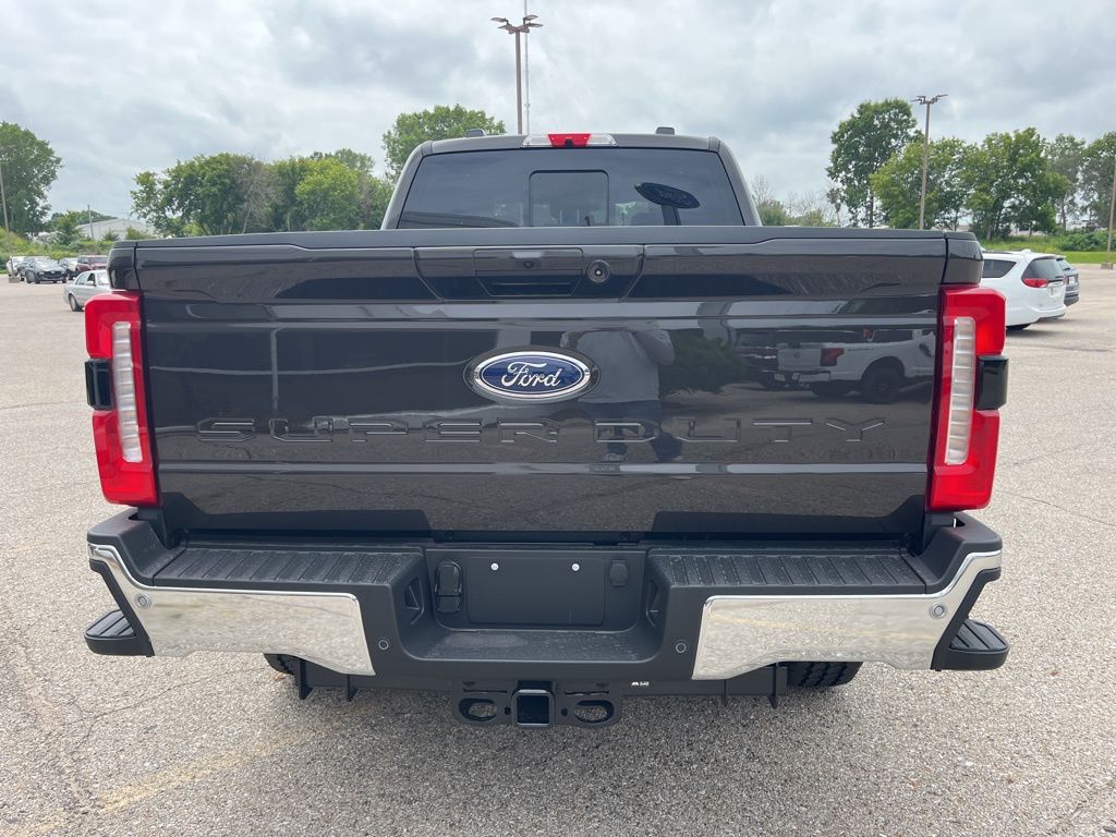 2025 Ford F-350 Lariat photo 4