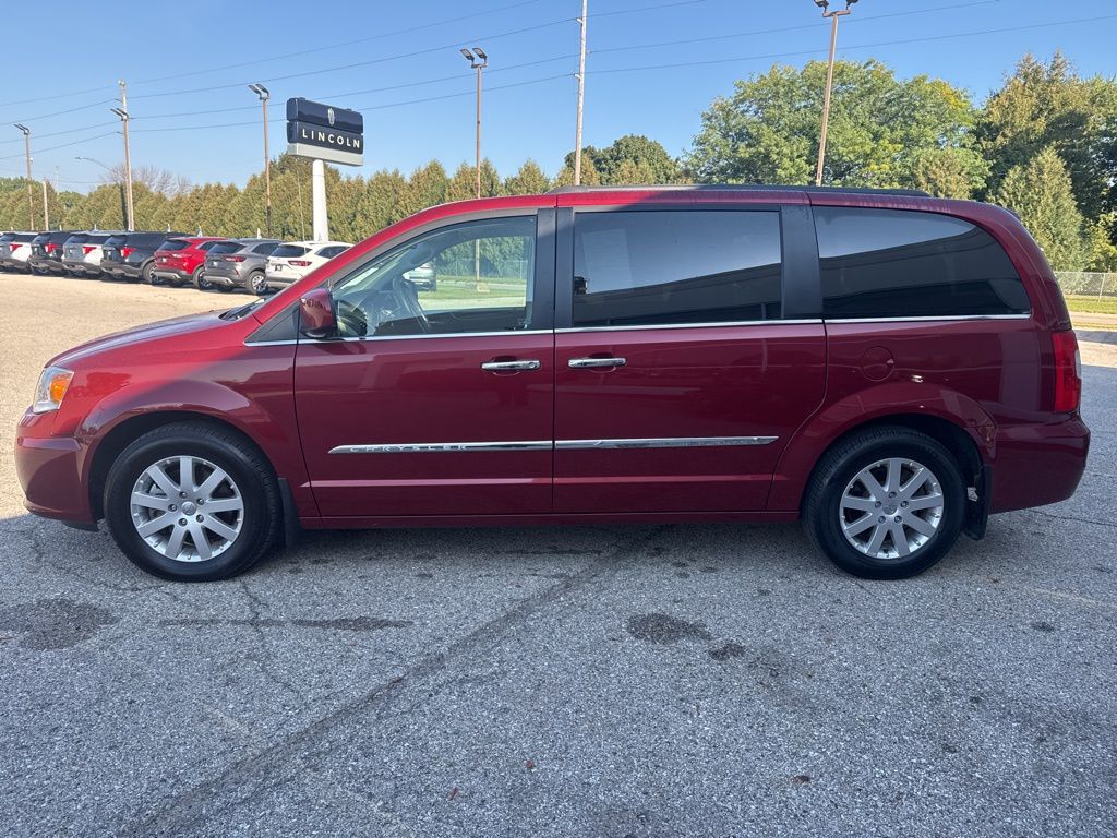 2015 Chrysler Town & Country Touring photo 4