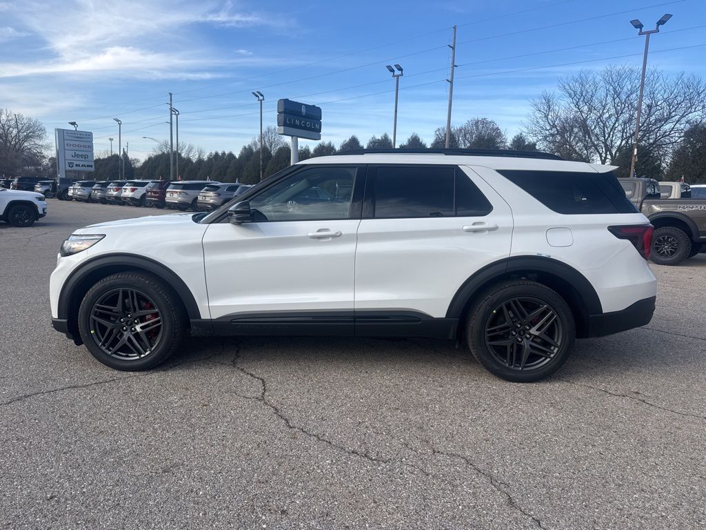 2026 Ford Explorer ST photo 4