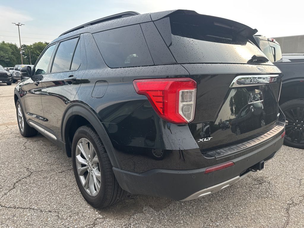 2023 Ford Explorer XLT photo 2