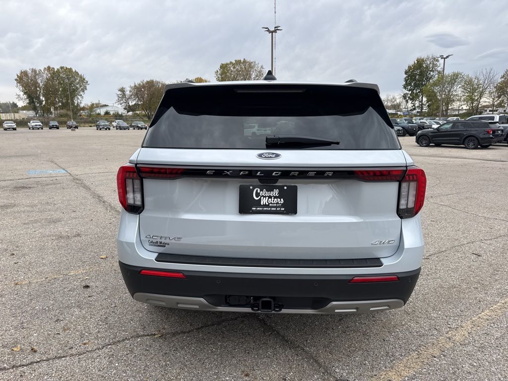 2026 Ford Explorer photo 2