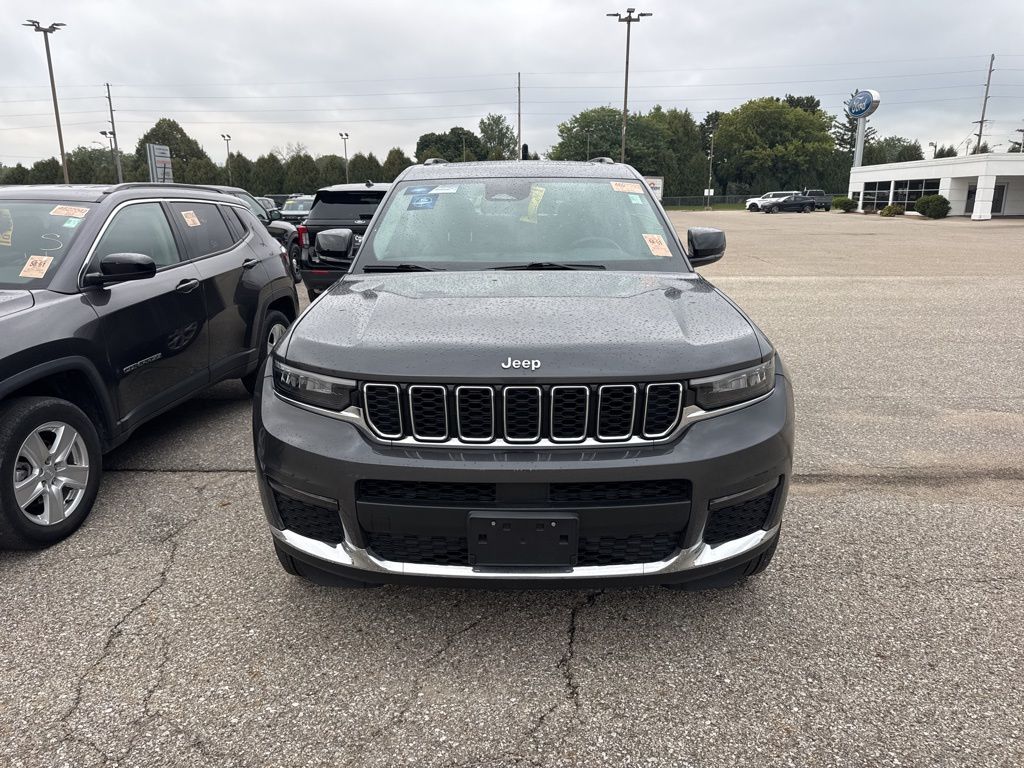 2022 Jeep Grand Cherokee Limited photo 2
