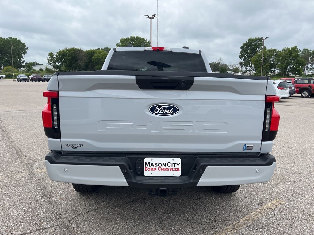 2025 Ford F-150 Lightning XLT photo 3