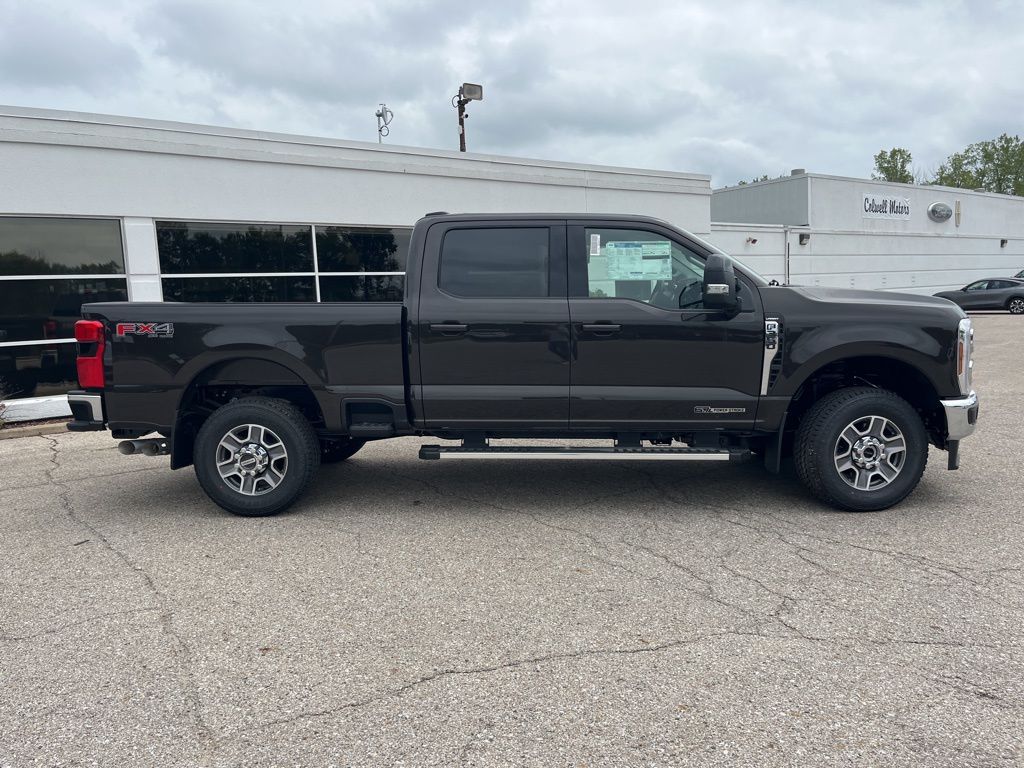2025 Ford F-350 Lariat photo 2
