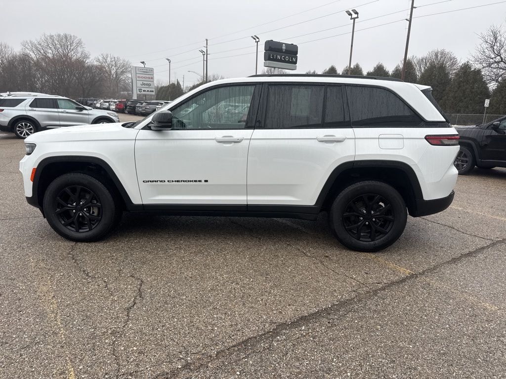 Certified 2024 Jeep Grand Cherokee Laredo SUV