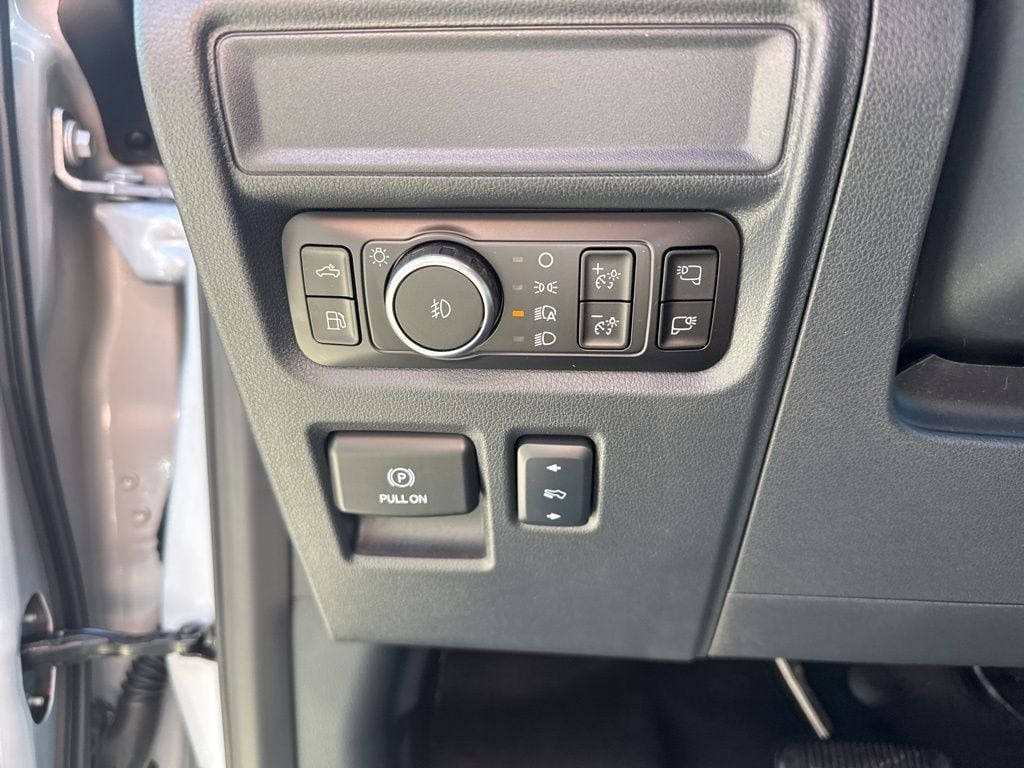 2025 Ford F-150 Platinum - Photo 10