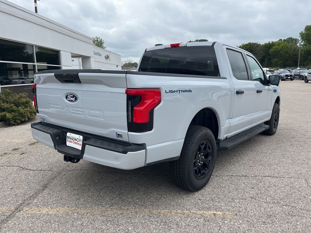 2025 Ford F-150 Lightning XLT photo 2