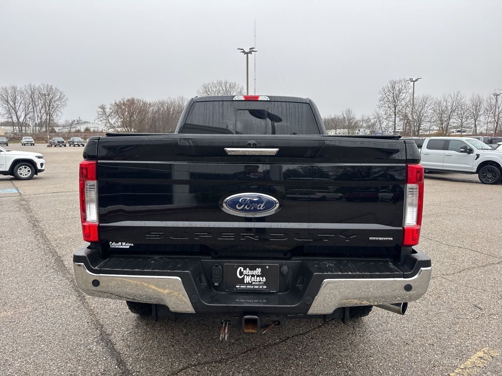 2017 Ford F-250 XLT photo 3