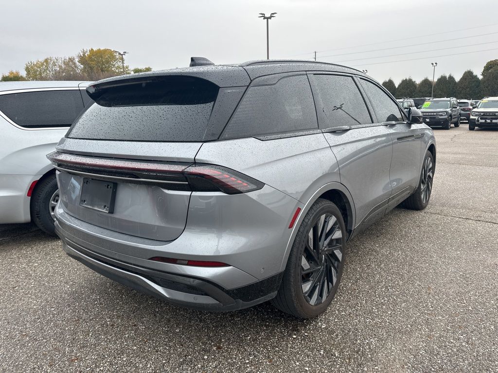 2024 Lincoln Nautilus Reserve photo 2