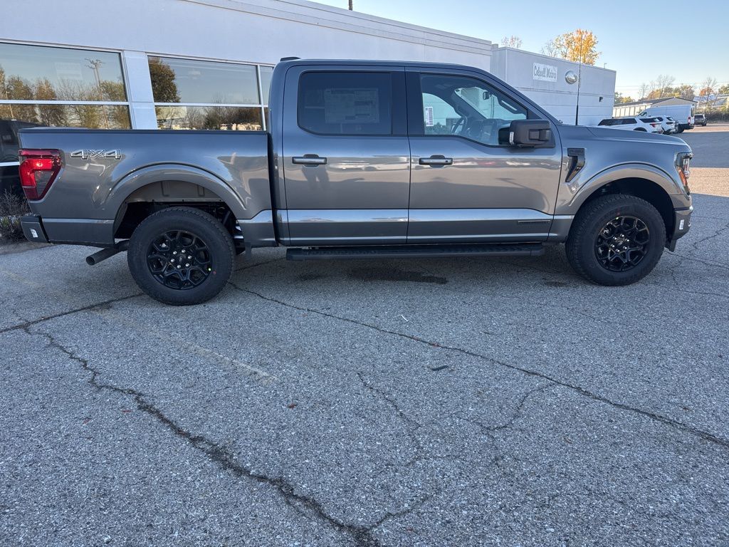 2025 Ford F-150 XLT photo 2