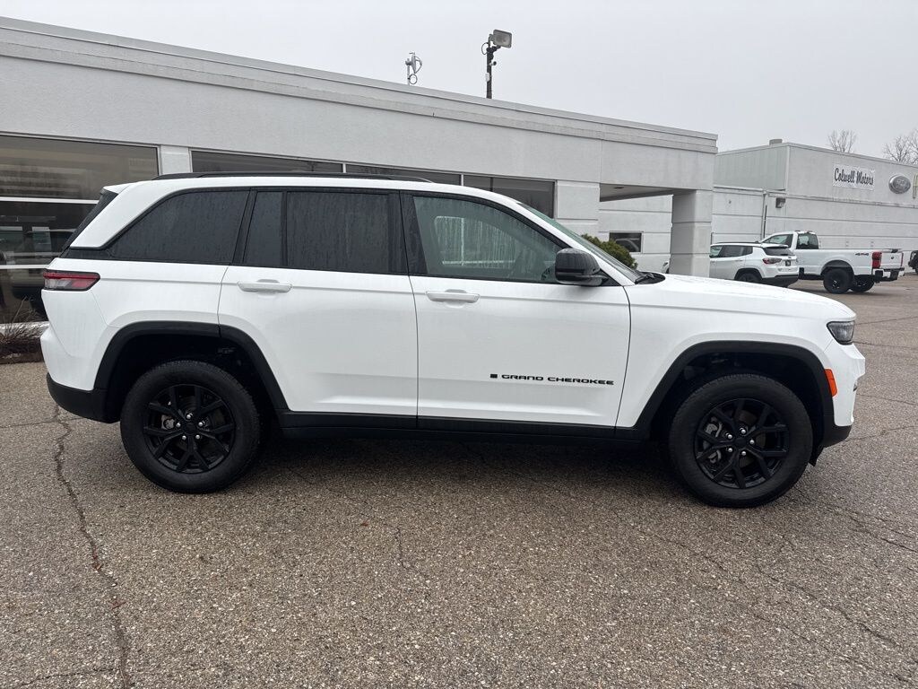 Certified 2024 Jeep Grand Cherokee Laredo SUV