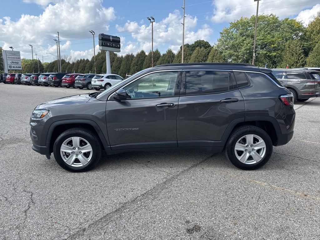 2022 Jeep Compass Latitude photo 4
