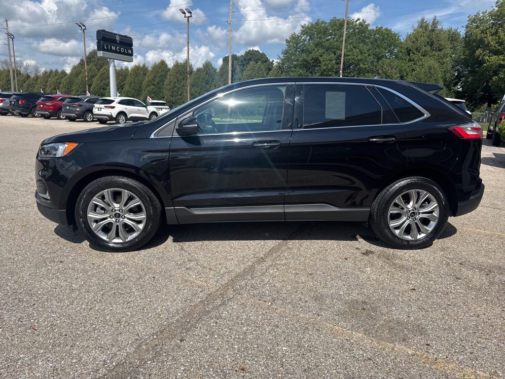 2024 Ford Edge Titanium photo 4