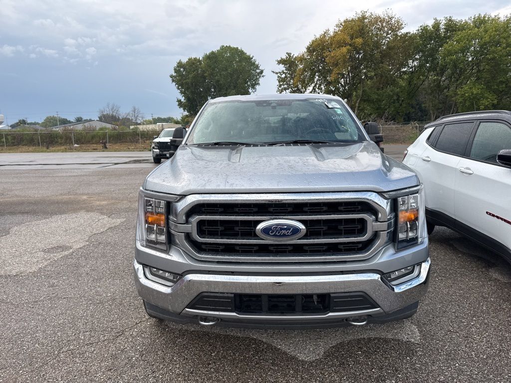 2021 Ford F-150 XLT photo 2