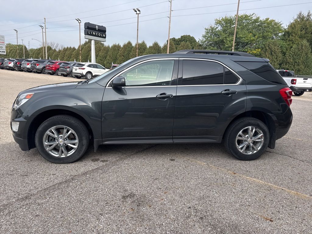 2017 Chevrolet Equinox LT photo 3