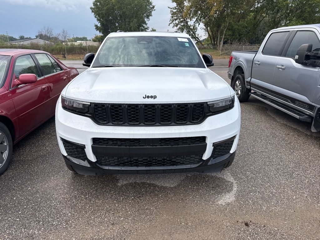 2024 Jeep Grand Cherokee Limited photo 2