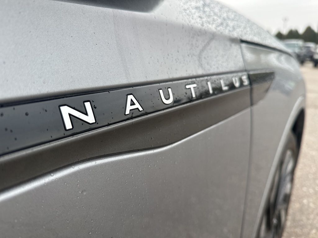 2024 Lincoln Nautilus Reserve photo 3