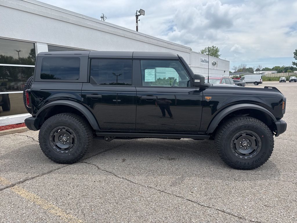 2025 Ford Bronco Badlands photo 2