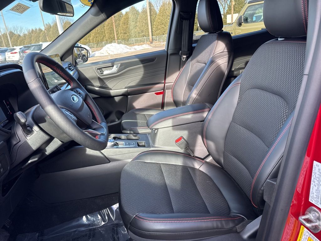 2026 Ford Escape ST-Line - Photo 7