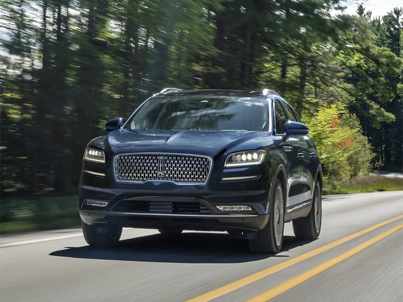 Exterior of Colwell Ford Lincoln dealership in Mason City, IA