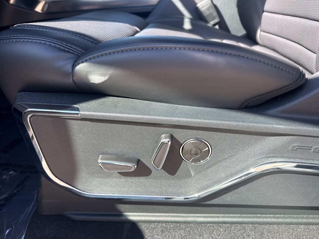 2025 Ford F-150 Platinum - Photo 8