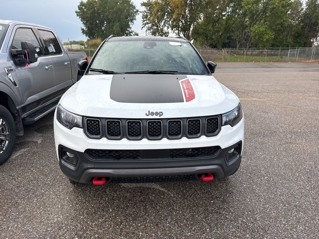 2024 Jeep Compass Trailhawk photo 2