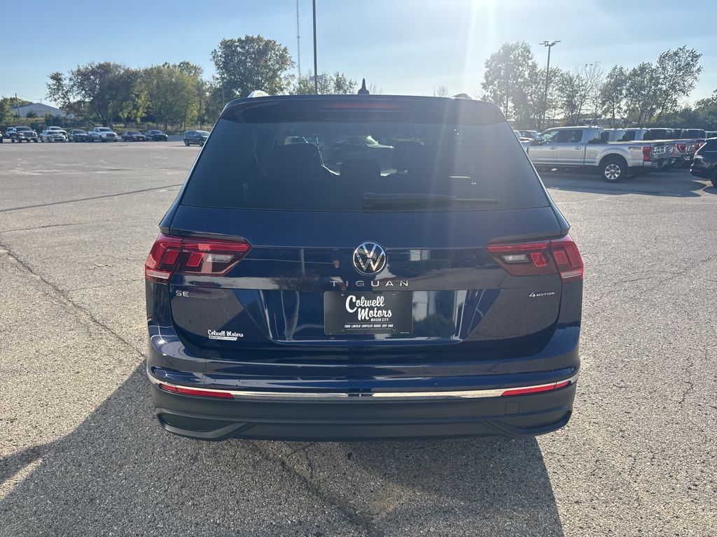 2022 Volkswagen Tiguan SE photo 2