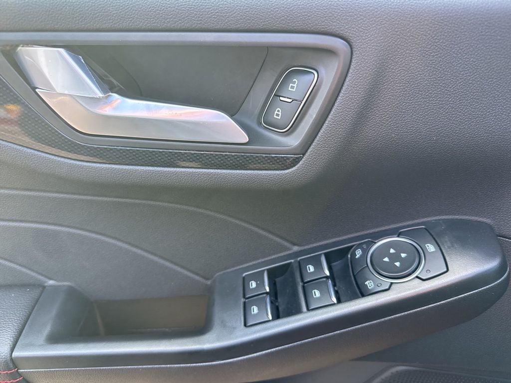 2026 Ford Escape ST-Line - Photo 9