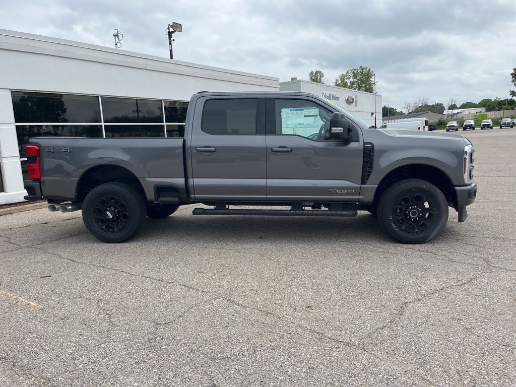 2024 Ford F-350 Lariat photo 2