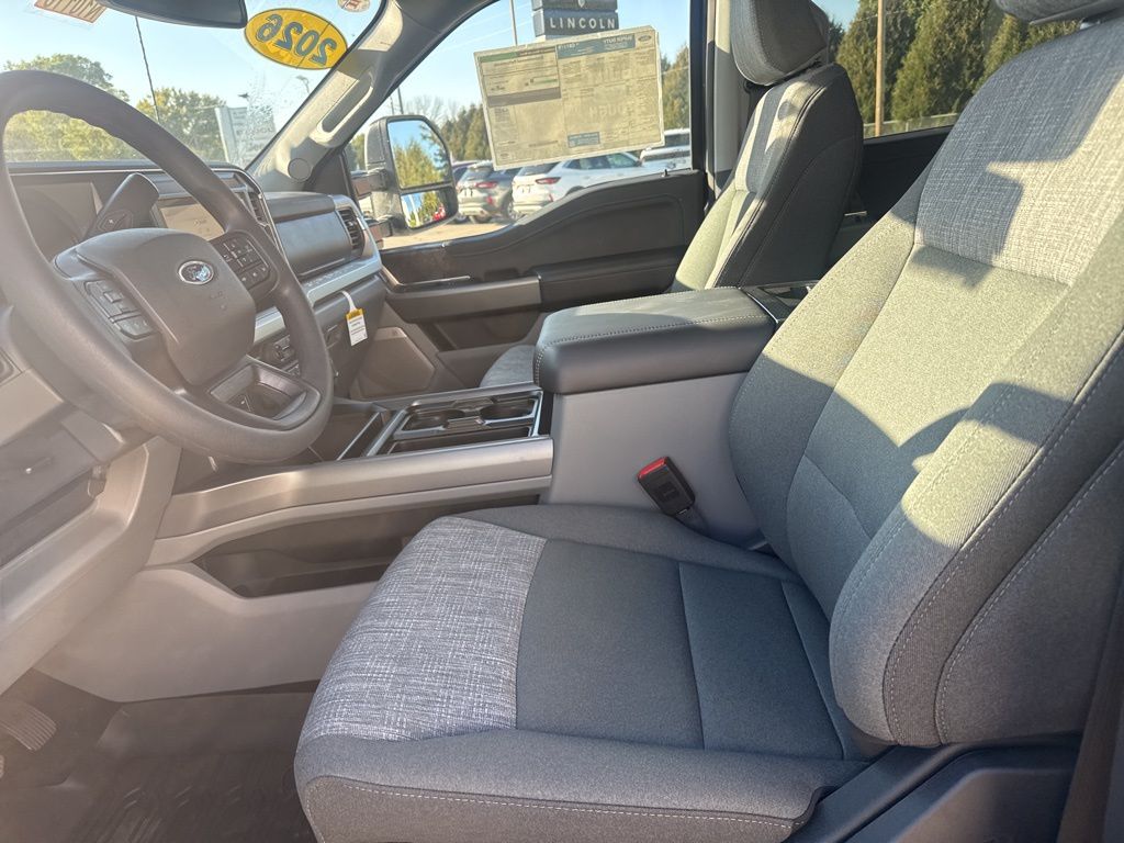 2026 Ford F-350 Super Duty XLT - Photo 7