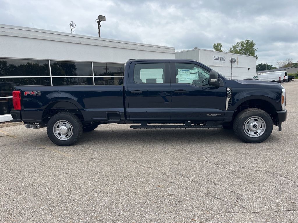 2025 Ford F-350 XL photo 2