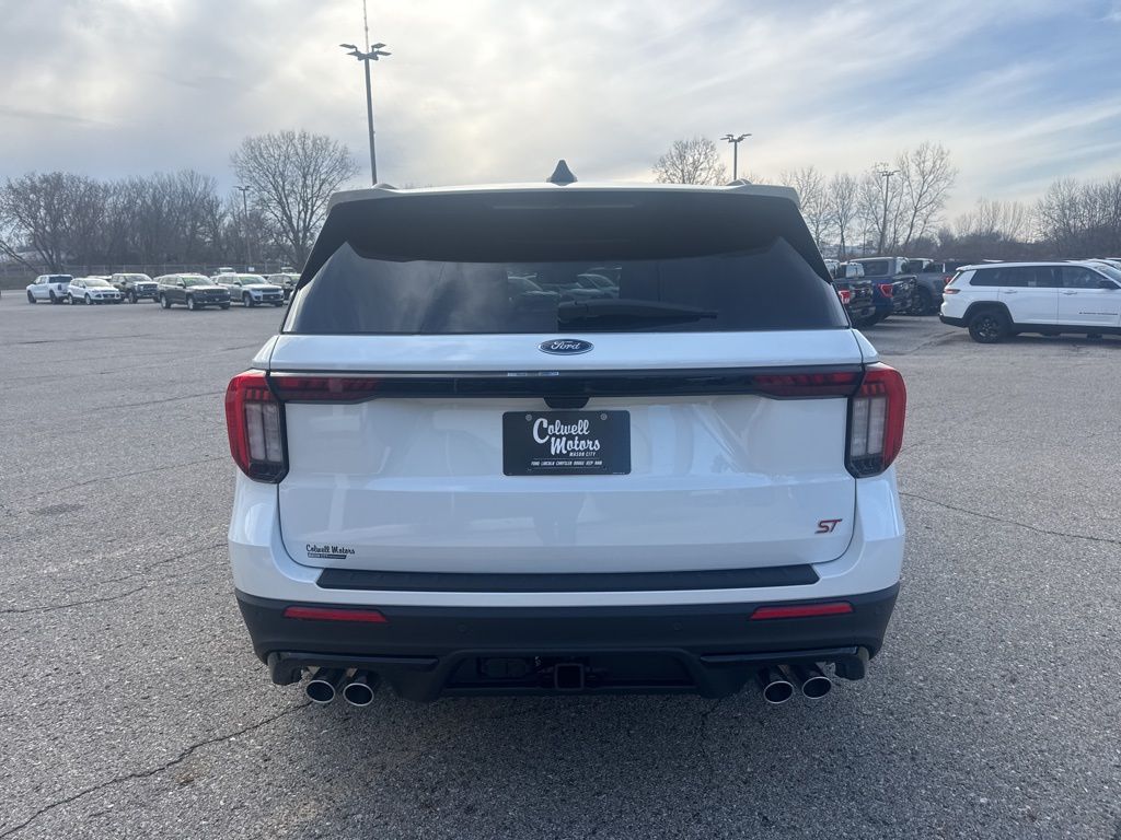 2026 Ford Explorer ST photo 3