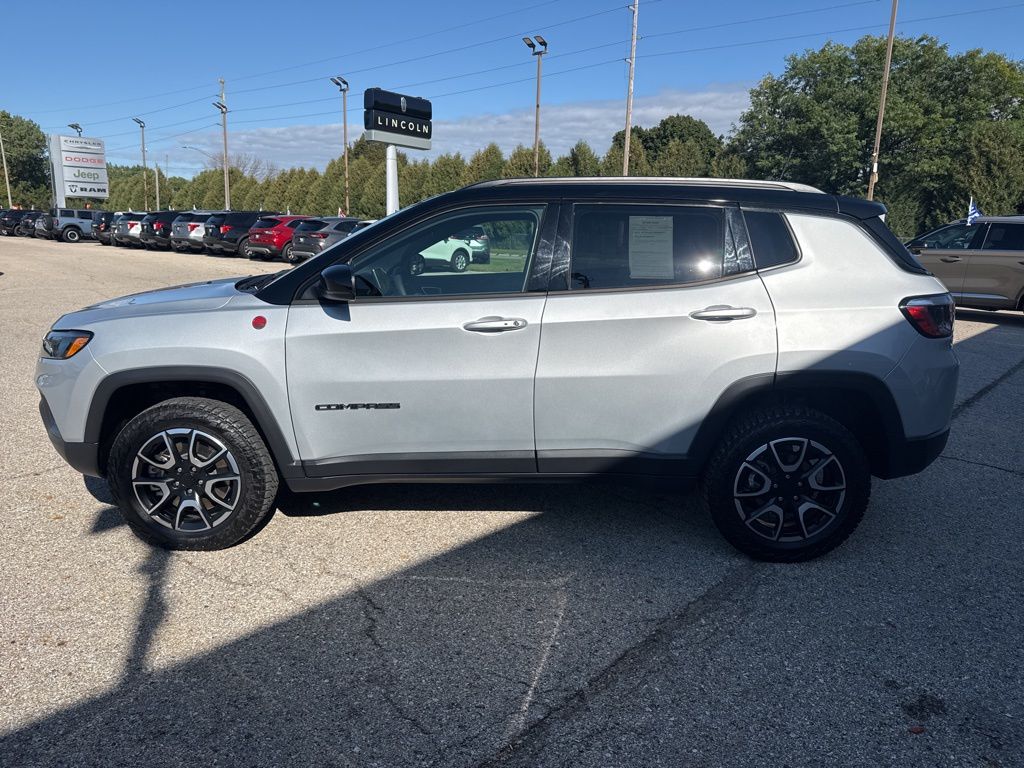 2024 Jeep Compass Trailhawk photo 4