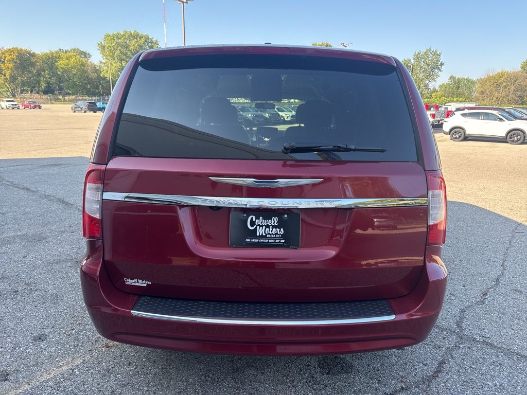 2015 Chrysler Town & Country Touring photo 3