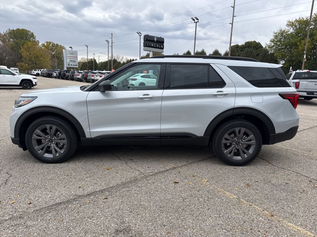 2026 Ford Explorer photo 3