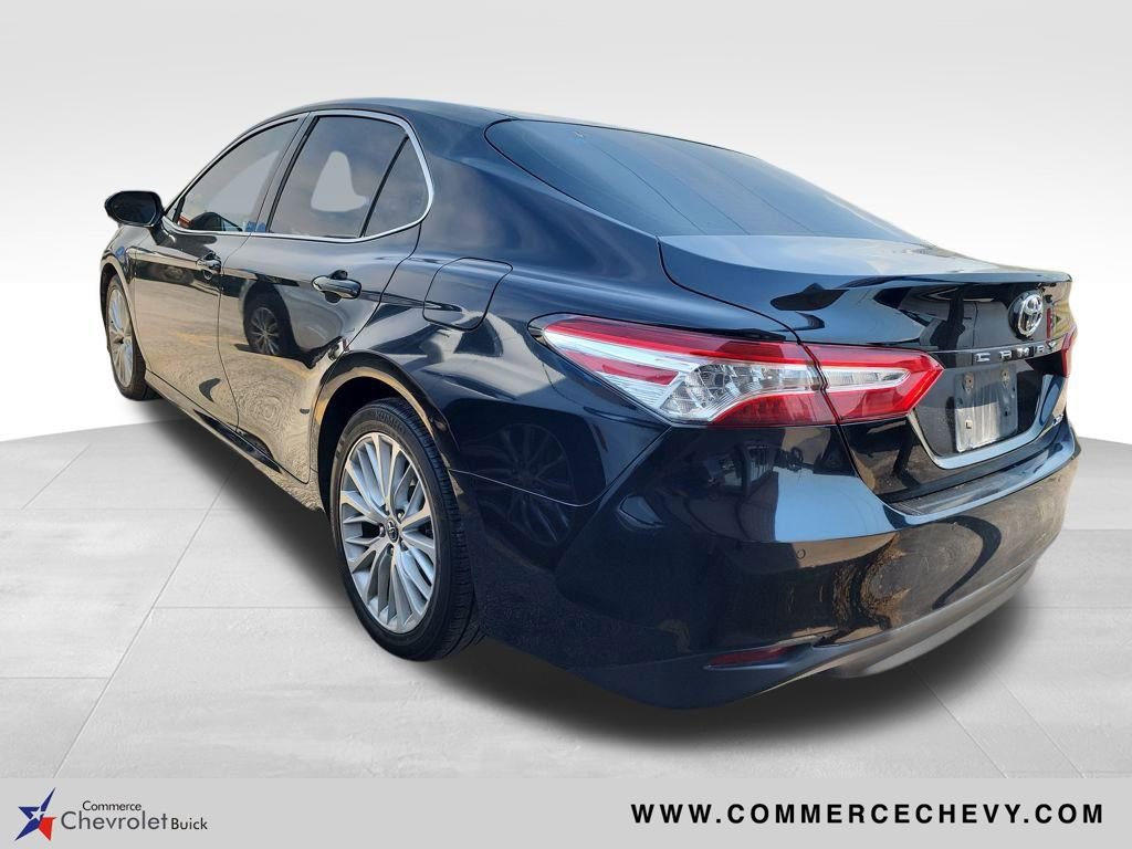 2018 Toyota Camry XLE photo 3