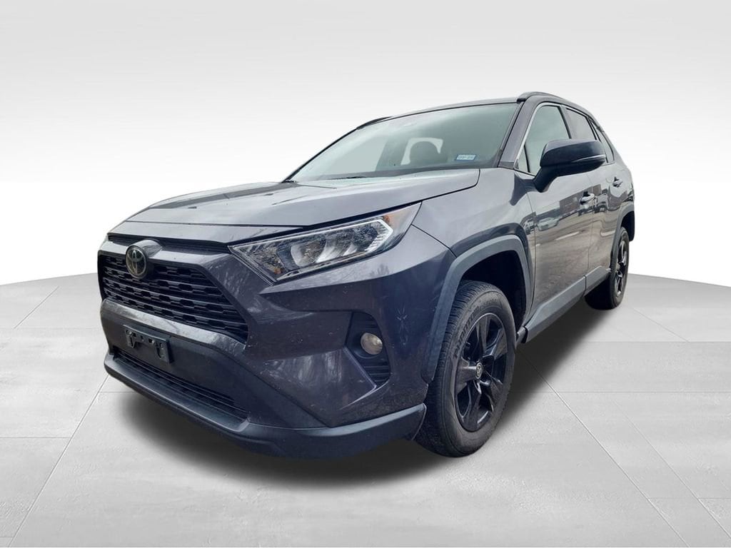 Used 2021 Toyota RAV4 XLE with VIN 2T3P1RFV5MW194075 for sale in Commerce, TX