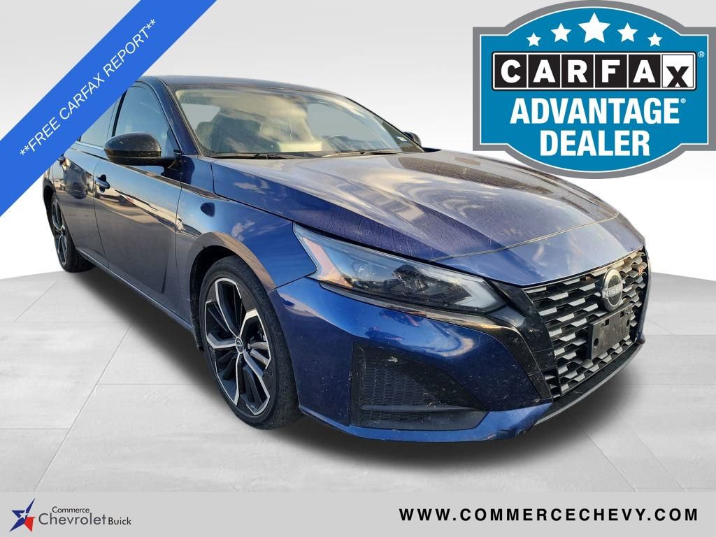 2023 Nissan Altima SR's photo