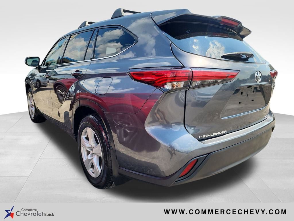 2020 Toyota Highlander LE photo 3