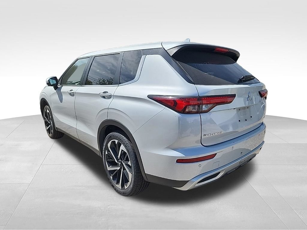 Used 2024 Mitsubishi Outlander SE