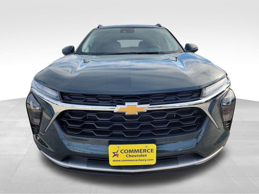 2026 Chevrolet Trax LT photo 2