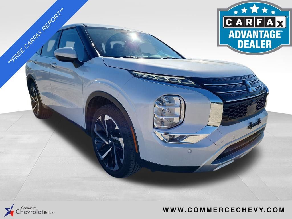 2024 Mitsubishi Outlander SE's photo