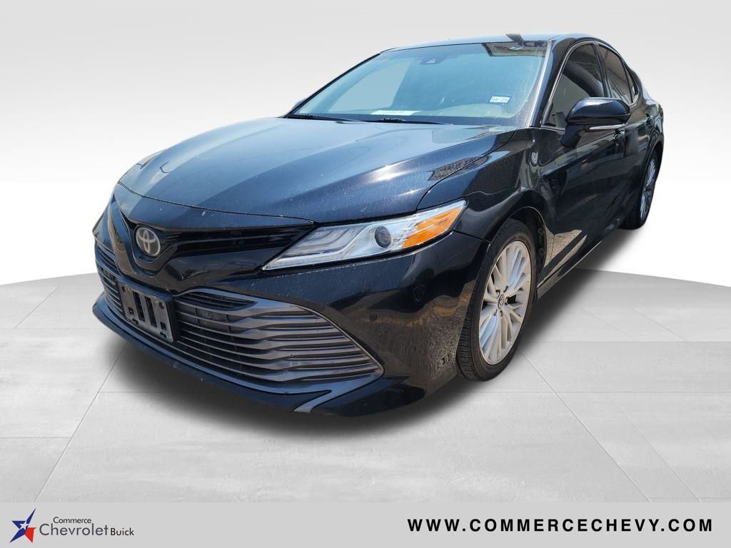 2018 Toyota Camry XLE photo 2
