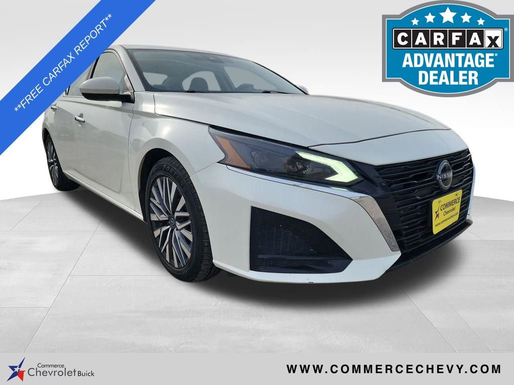 2023 Nissan Altima SV's photo