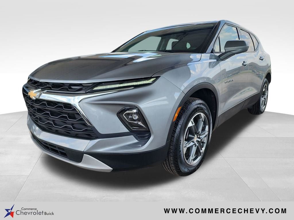 2025 Chevrolet Blazer 2LT photo 2