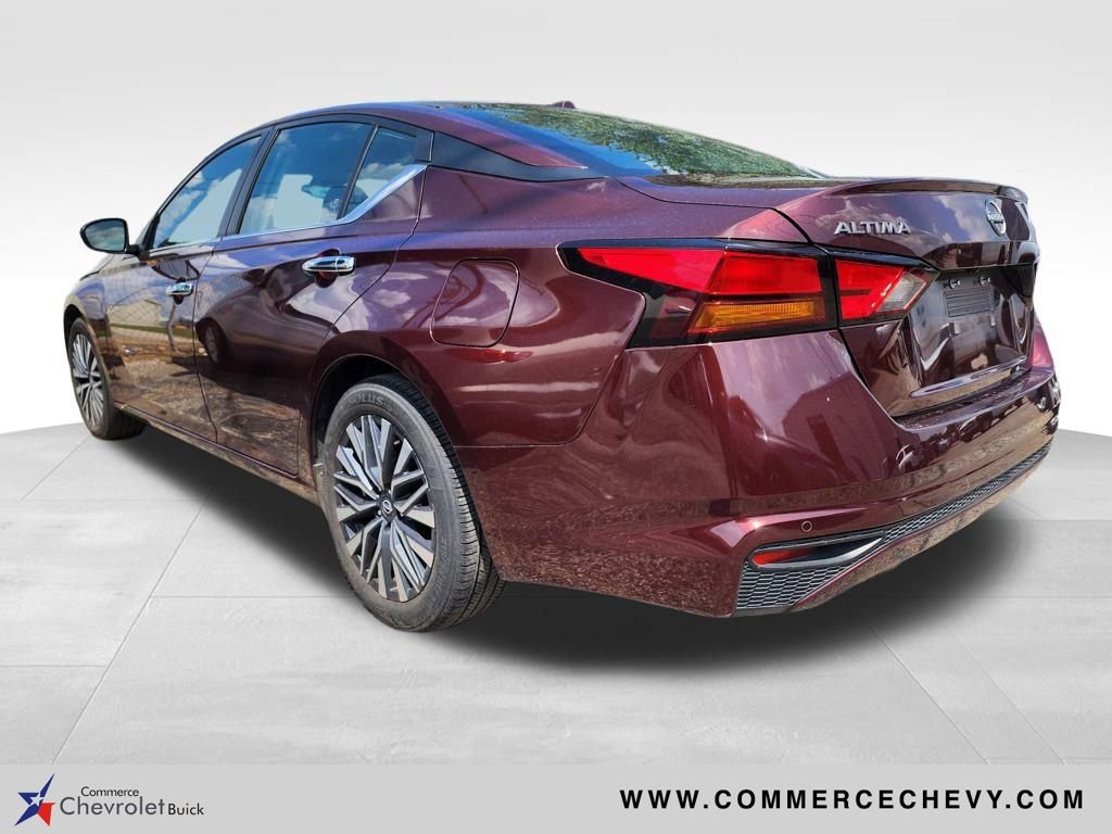 2024 Nissan Altima 2.5 SV photo 2