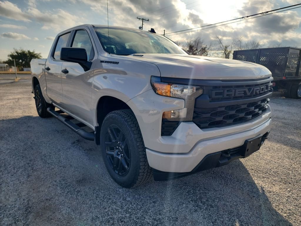 2026 Chevrolet Silverado Custom's photo